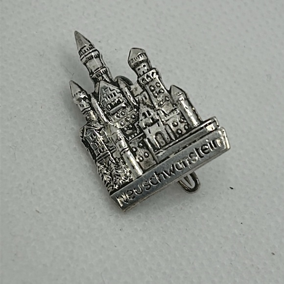 Vintage Neuschwanstein Hat PIN - Germany - Picture 2 of 7
